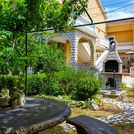 Apartman Haus Maja Banjol Екстериор снимка
