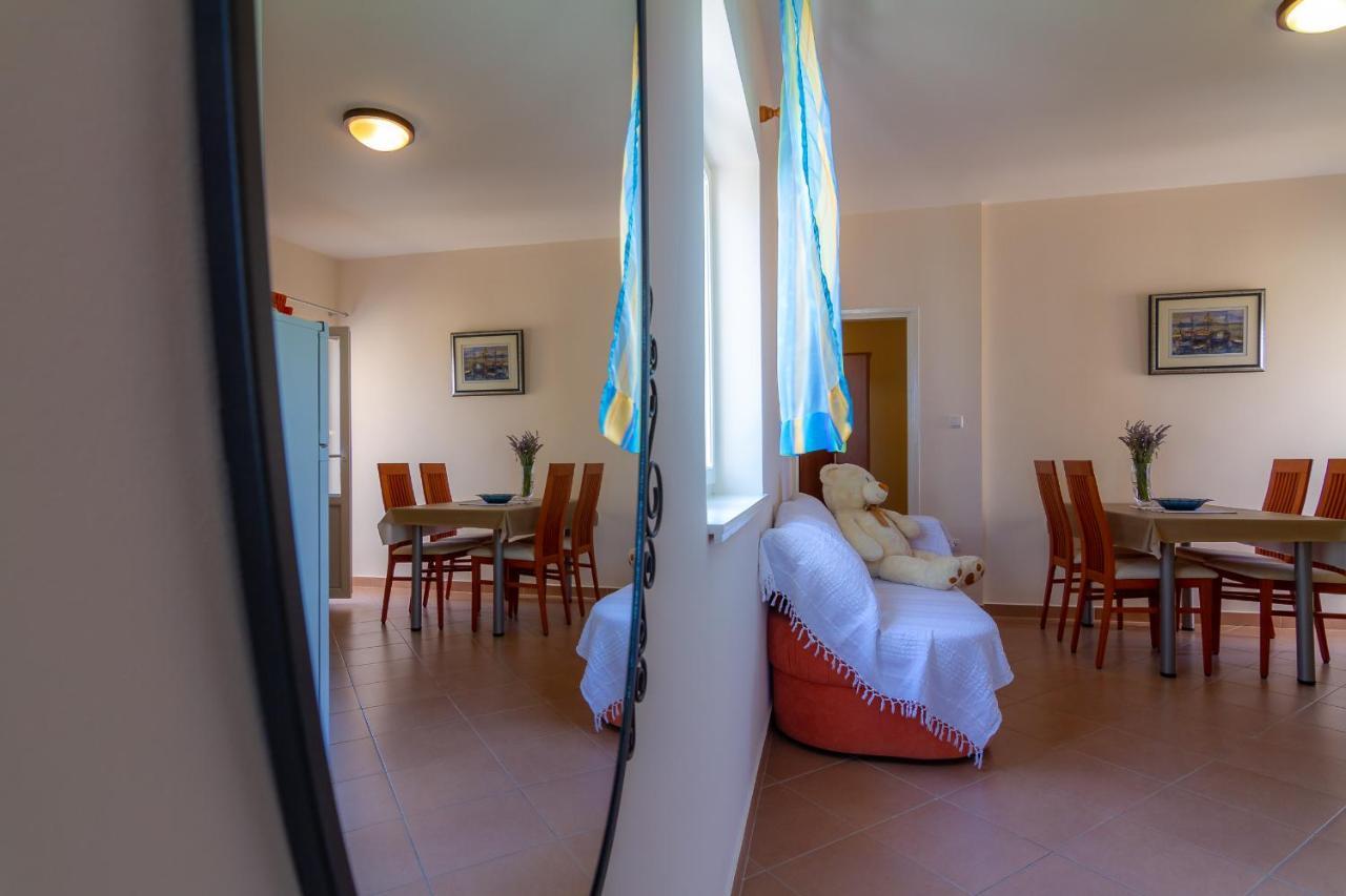 Apartman Haus Maja Banjol Екстериор снимка