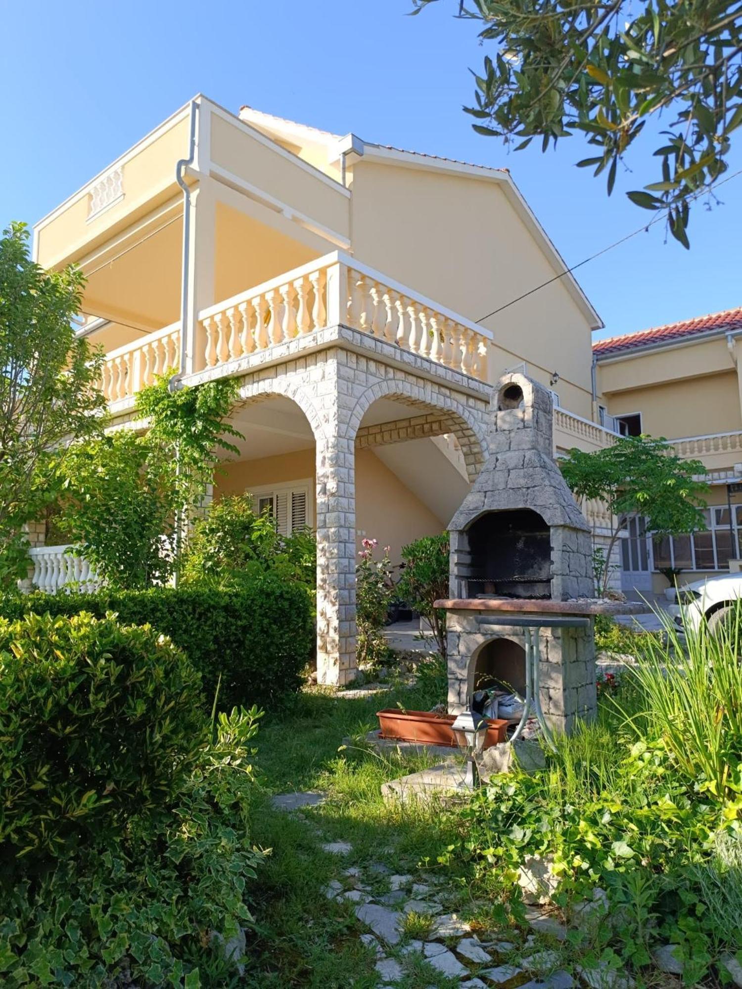Apartman Haus Maja Banjol Екстериор снимка