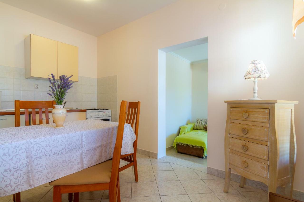 Apartman Haus Maja Banjol Екстериор снимка