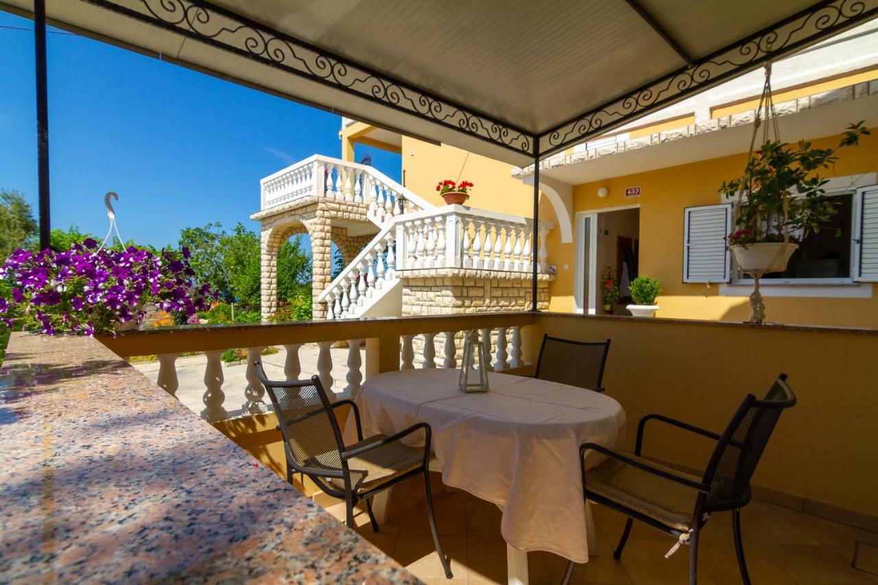 Apartman Haus Maja Banjol Екстериор снимка