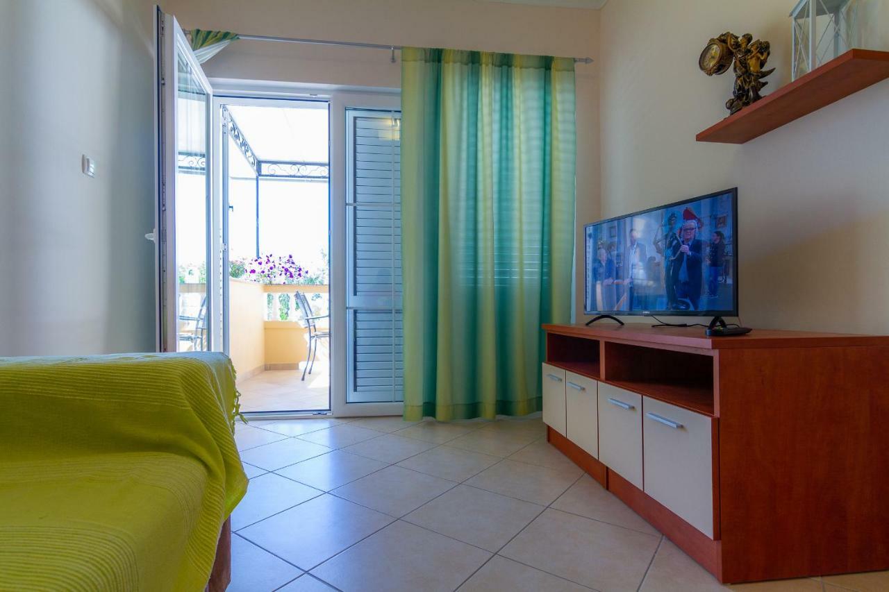 Apartman Haus Maja Banjol Екстериор снимка