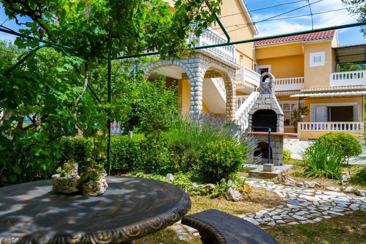 Apartman Haus Maja Banjol Екстериор снимка